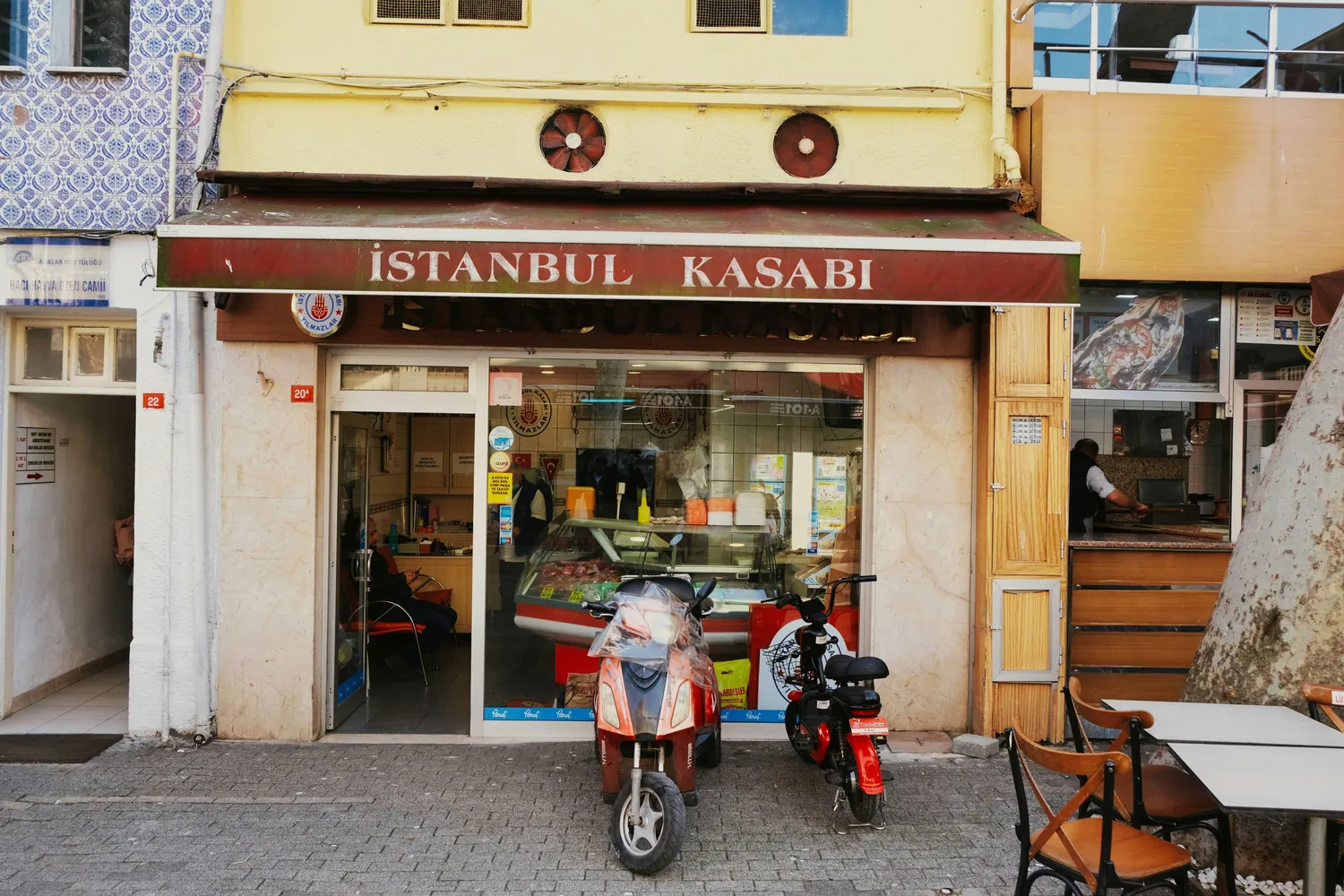 A Gourmet Journey Through Istanbul's Lesser-Known Eating Spots